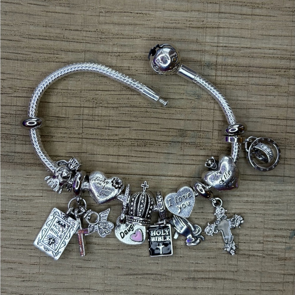 Original Pandora Bracelet, 925 Silver Ale. With assorted charms + Pandora bag.